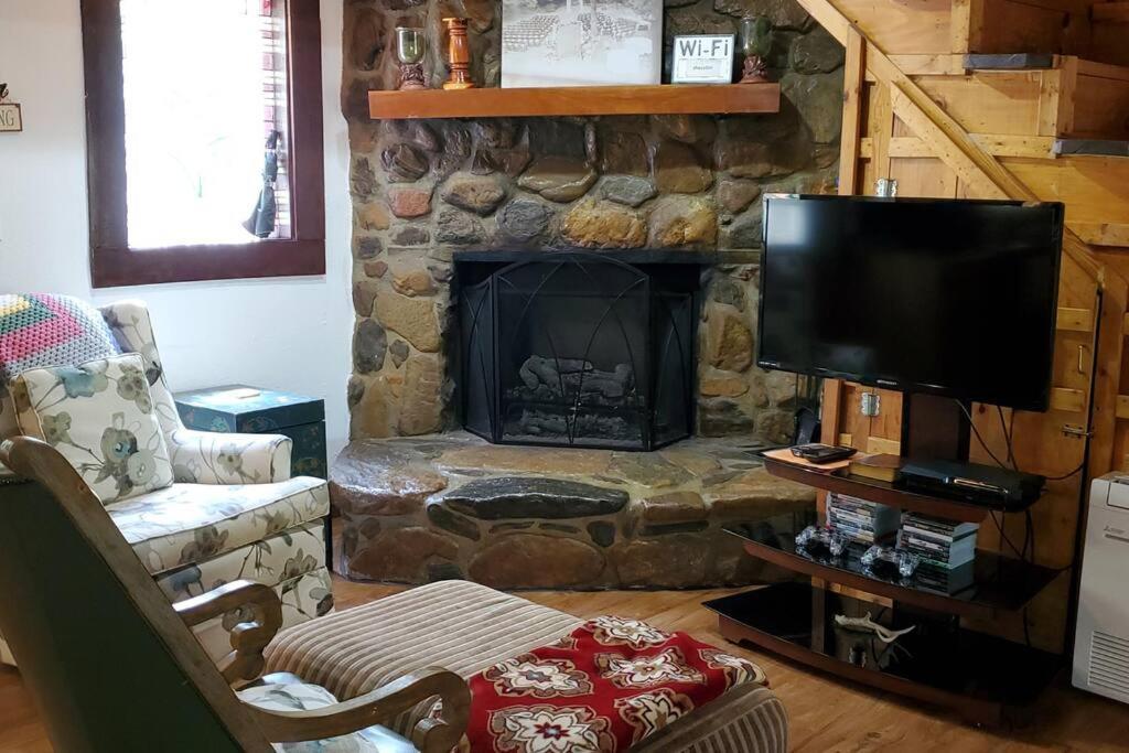 Waterwheel Cabin By The Creek Murphy Bagian luar foto
