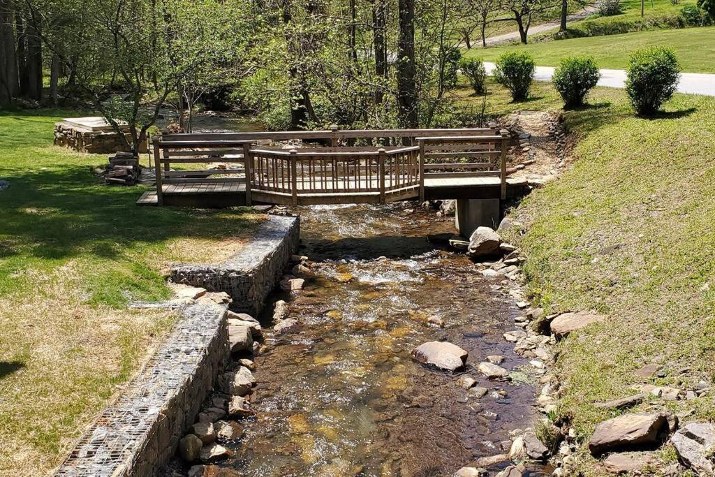Waterwheel Cabin By The Creek Murphy Bagian luar foto